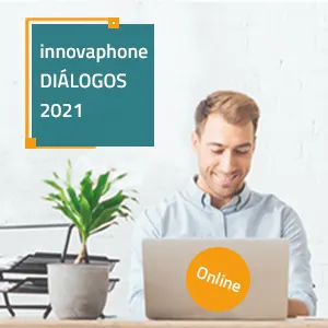 Innovaphone Dialoge Mann an Laptop