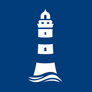 Logo MC blauer Hintergrund mit weißem Leuchtturm in der Mitte 