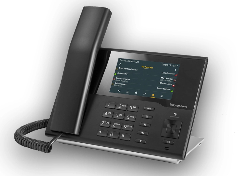 schwarzes Tischtelefon, auf dessen Display die favorisierten Kontakte zu sehen sind